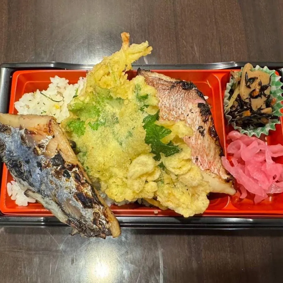 お弁当コレクション🍱店内では45種類もの小丼が味わえる味路久...